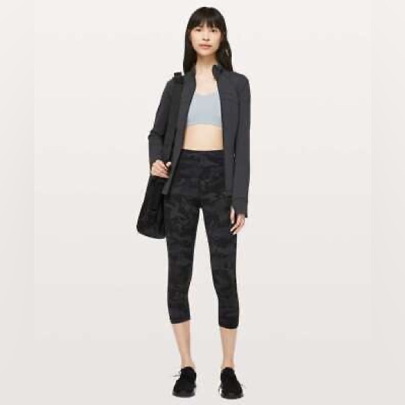 Lululemon Align Crop Tights in Incognito Camo, size 4 - Picture 13 of 13